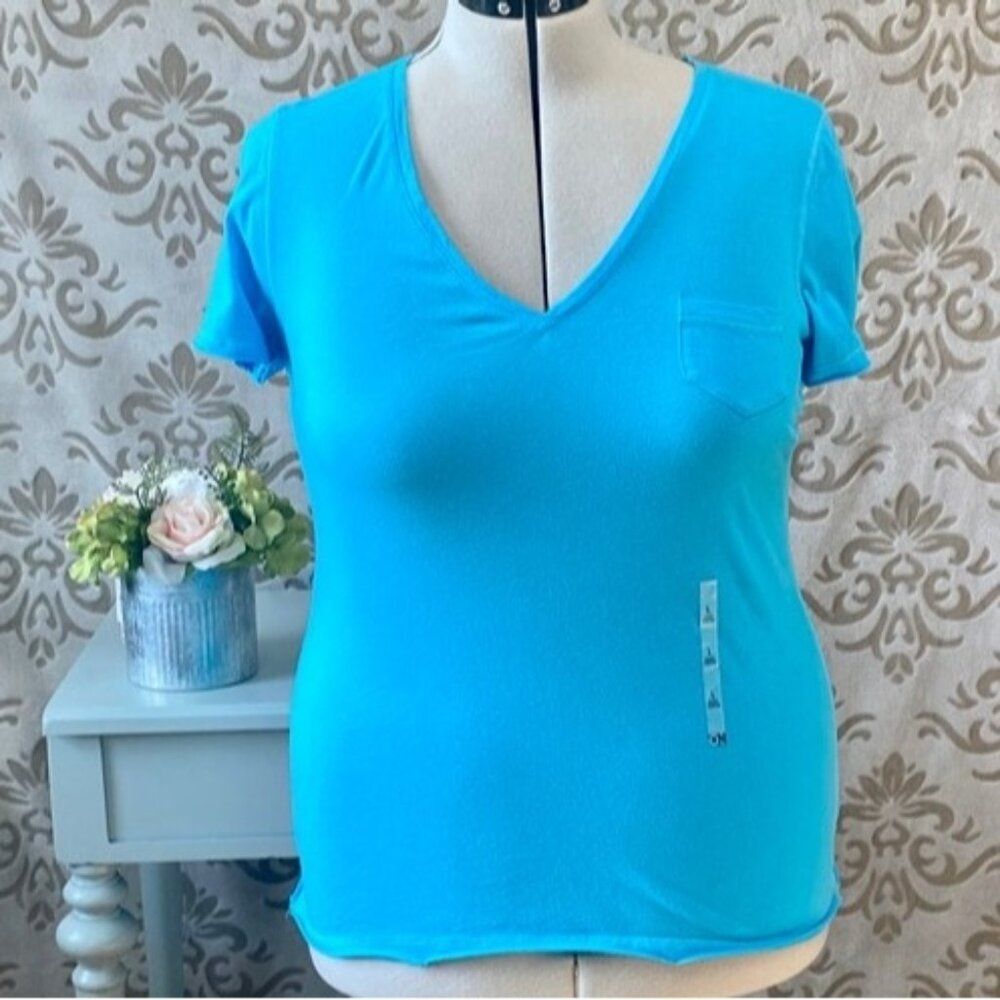 Old Navy women's blue v-neck shirt. Size large. New with tags.
